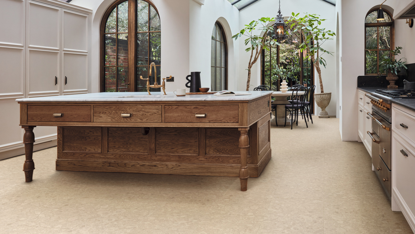 Open plan kitchen and sunny dining area with Sabbia Ceppo floors