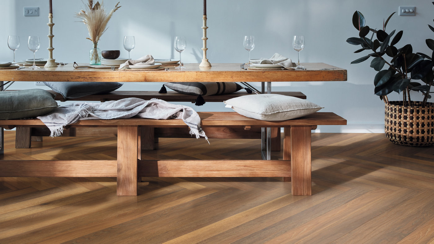 Dining room in a herringbone pattern in Golden Kent Ash RL44 floors