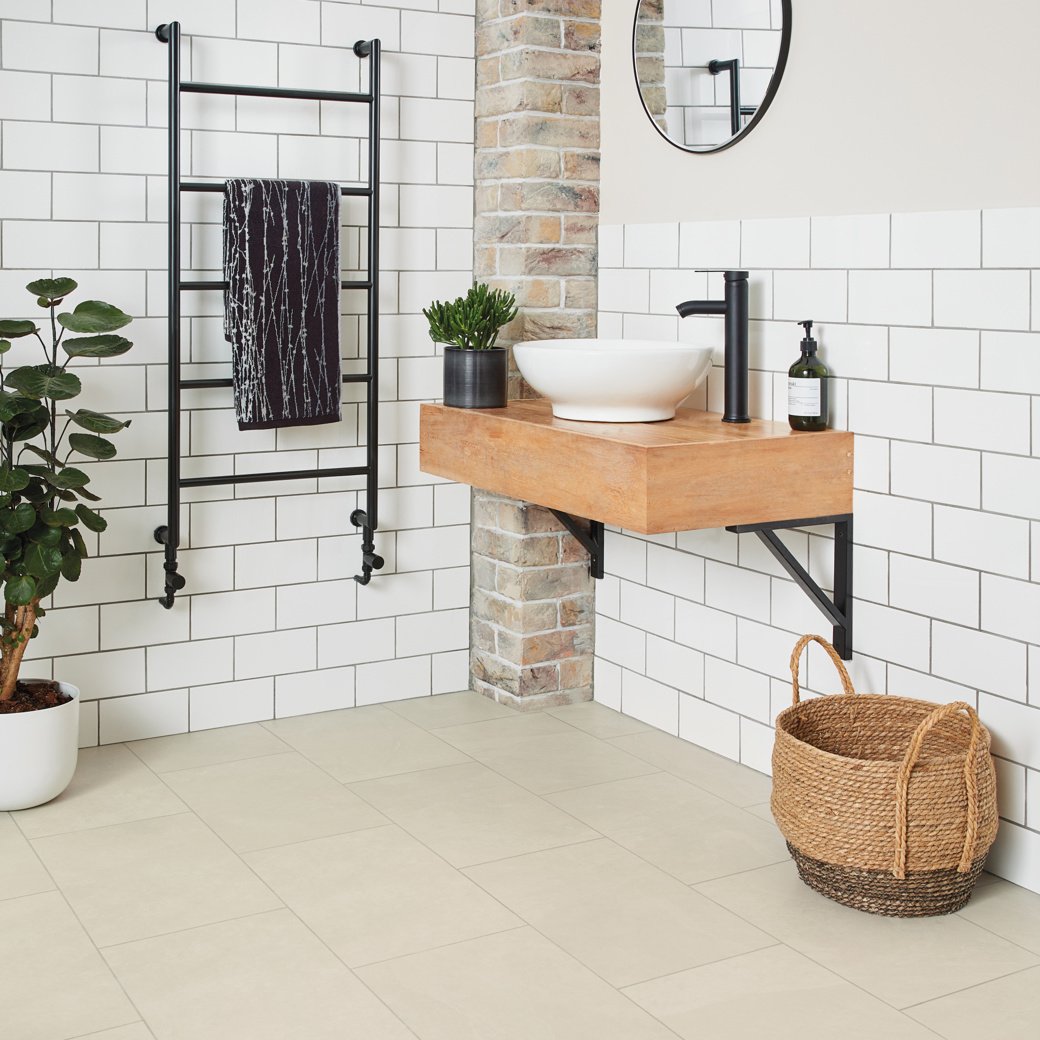 Bathroom with Ivory Riven Slate ST18 floors and DS12 design strips